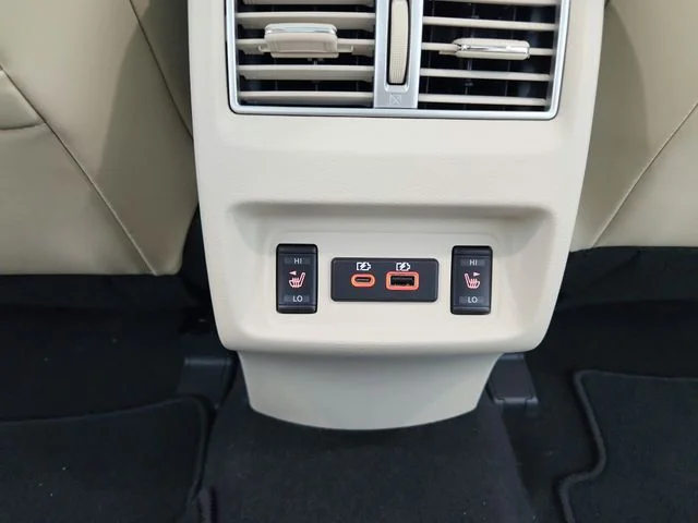 Used 2022 Black Nissan Platinum image 36
