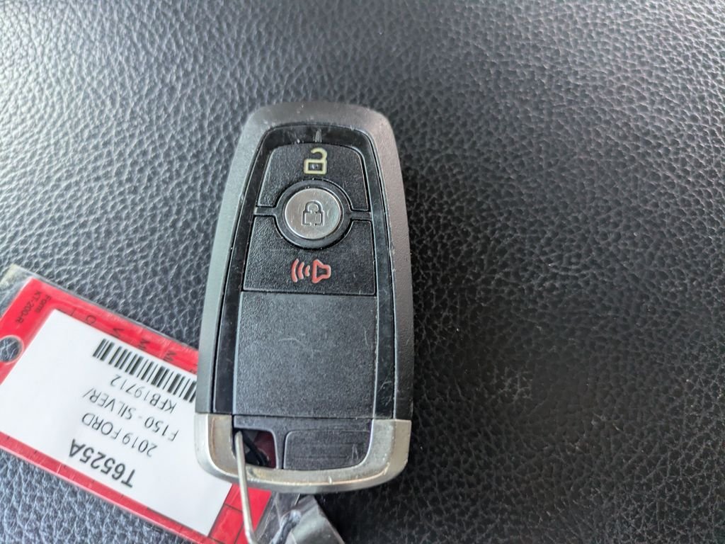 Used 2019 Silver Ford Lariat image 29
