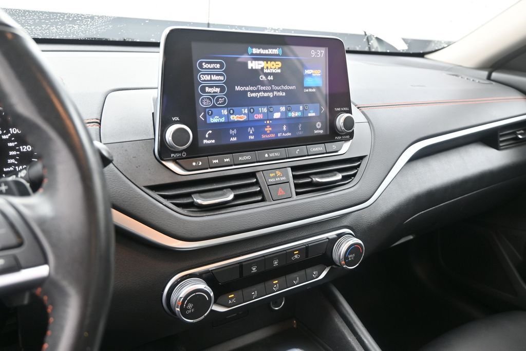 Used 2022 White Nissan 2.5 SR image 20