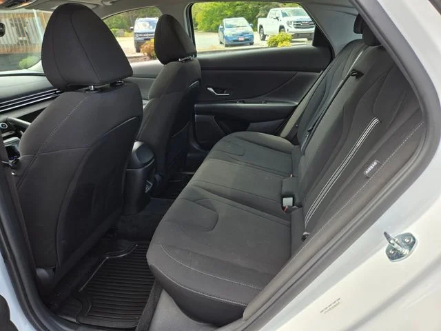 Used 2025 White Hyundai SEL Convenience image 13