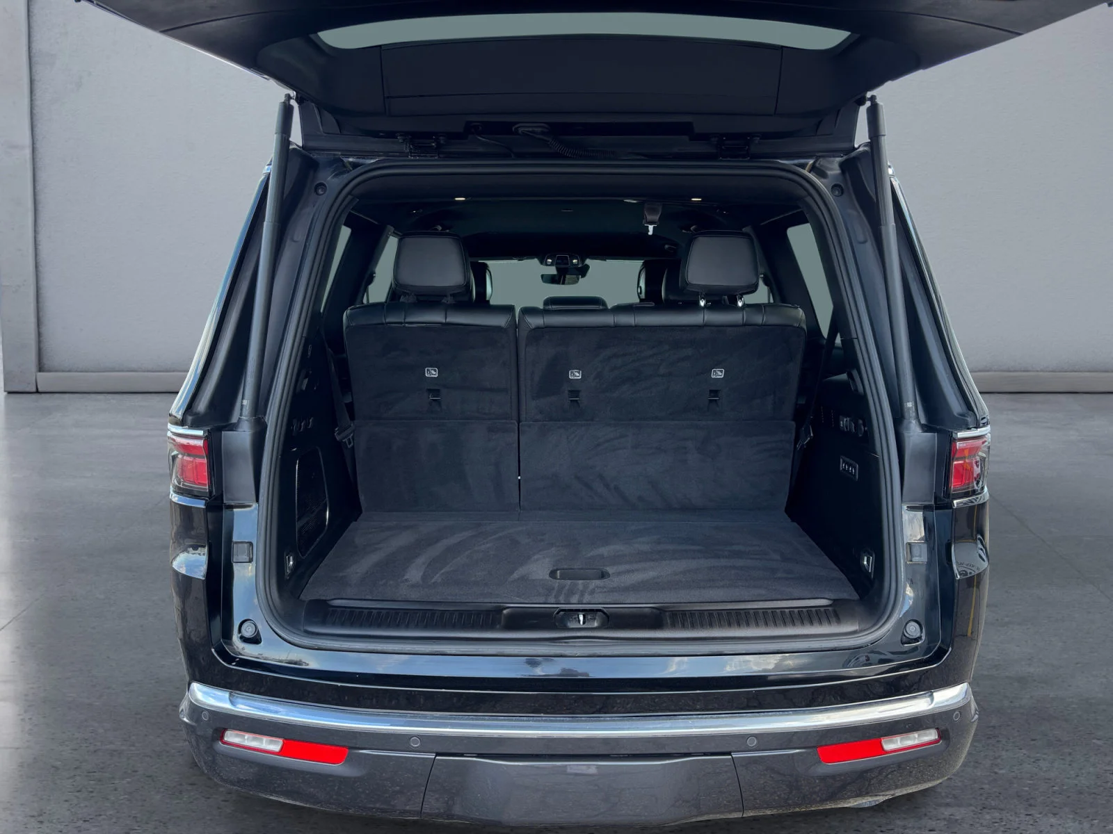 Used 2022 Black Jeep Series III image 19