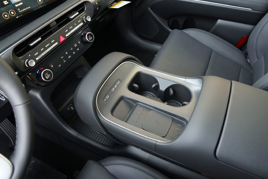 New 2027 Shimmering Silver Hyundai SEL image 42