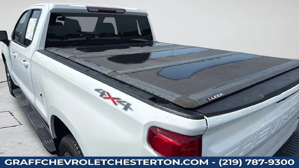 Used 2020 SUMMIT WHITE Chevrolet LT image 28