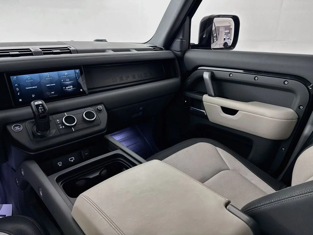 Certified Used 2024 Black Land Rover X-Dynamic SE image 24
