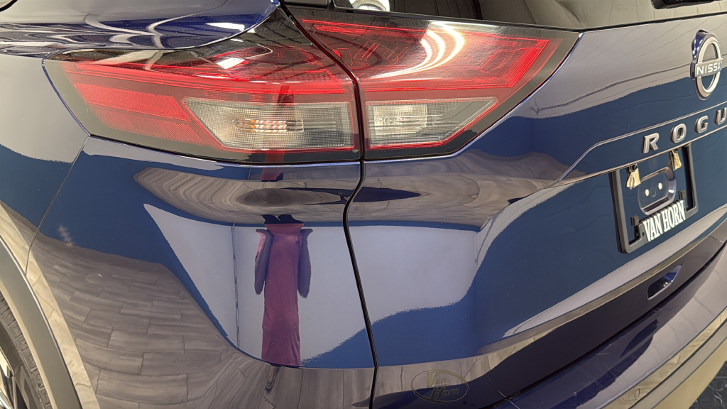 Used 2025 Deep Ocean Blue Pearl Nissan SV image 30