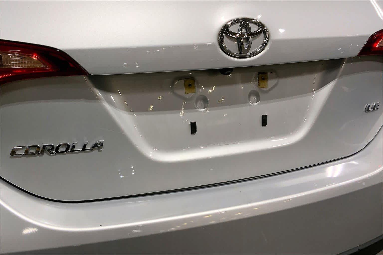 Used 2017 Classic Silver Metallic Toyota LE image 31