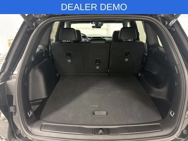 New 2026 Diamond Black Crystal Pearl-Coat Exterior Paint Jeep Altitude image 31