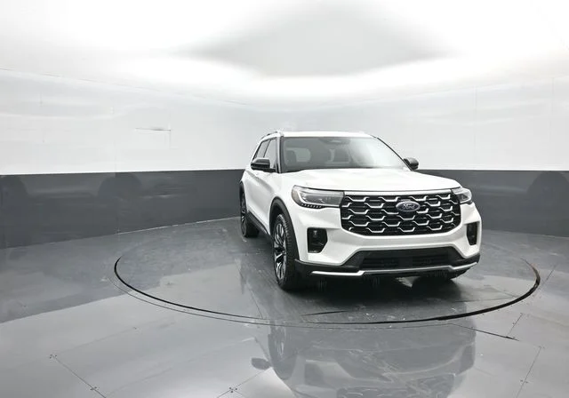 New 2026 Star White Metallic Tri-Coat Ford Platinum™ image 2