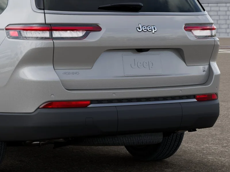 New 2026 Silver Zynith Exterior Paint Jeep Limited image 39