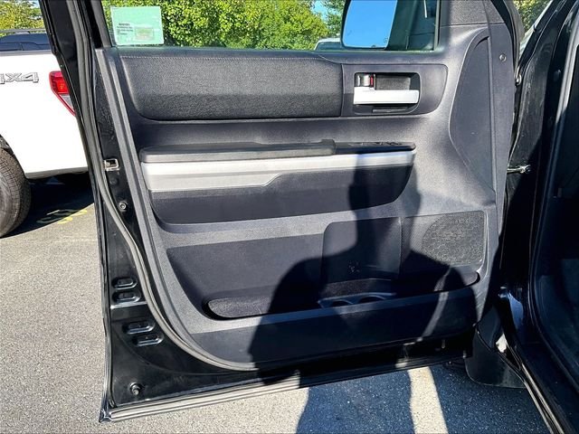 Used 2016 Black Toyota SR5 image 18