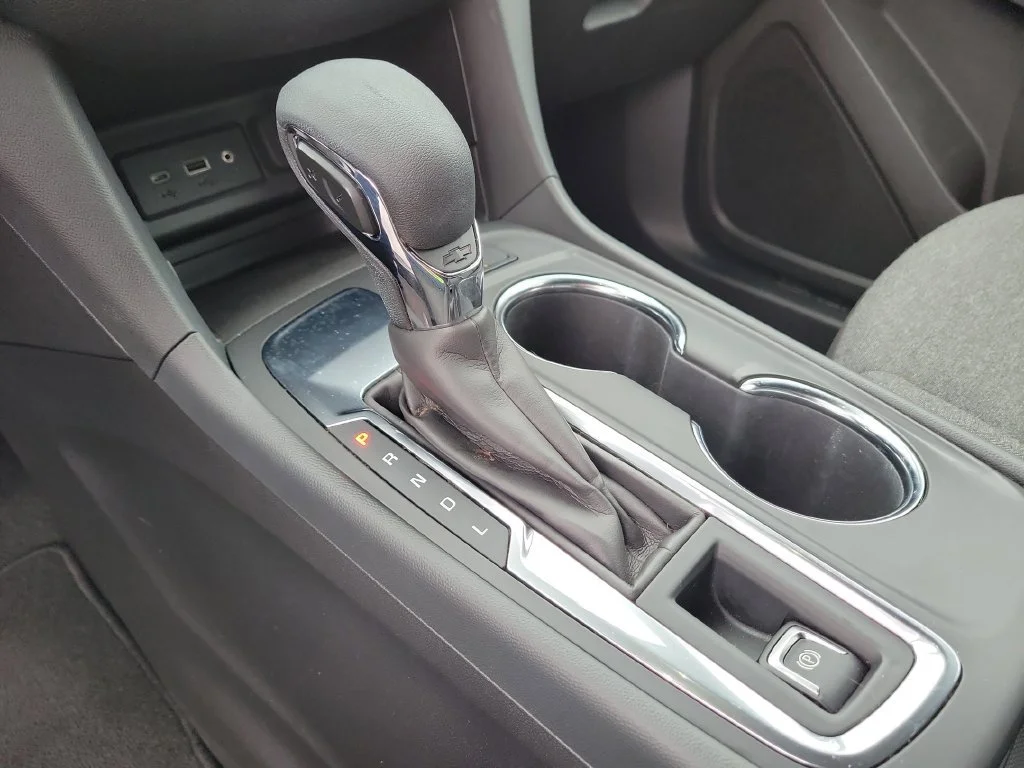 Used 2024 Summit White Chevrolet LT image 35