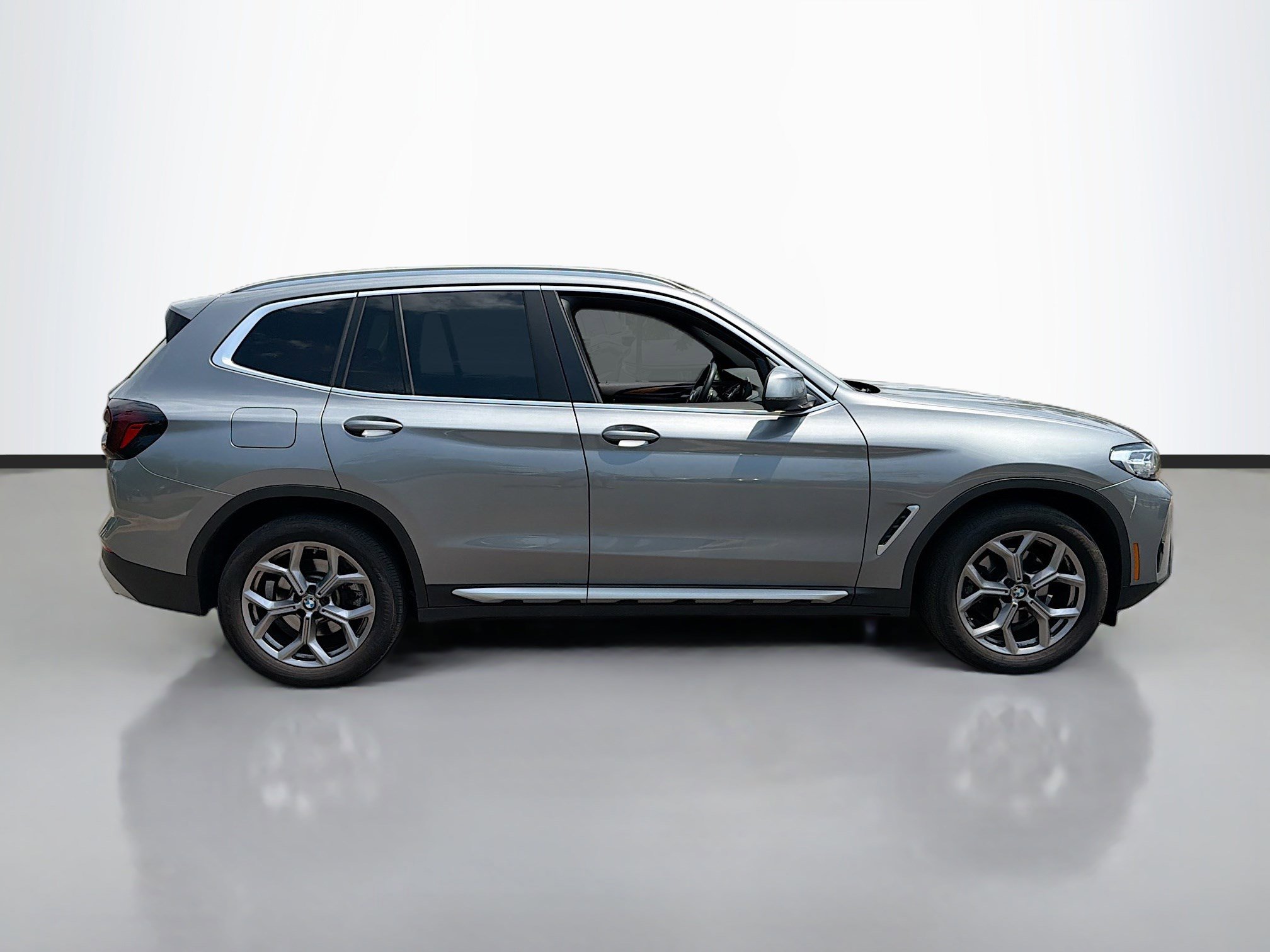 Used 2023 Skyscraper Gray Metallic BMW xDrive30i image 4