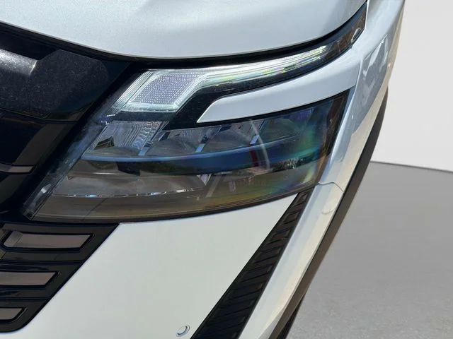New 2026 Everest White Pearl TriCoat Nissan SL image 10