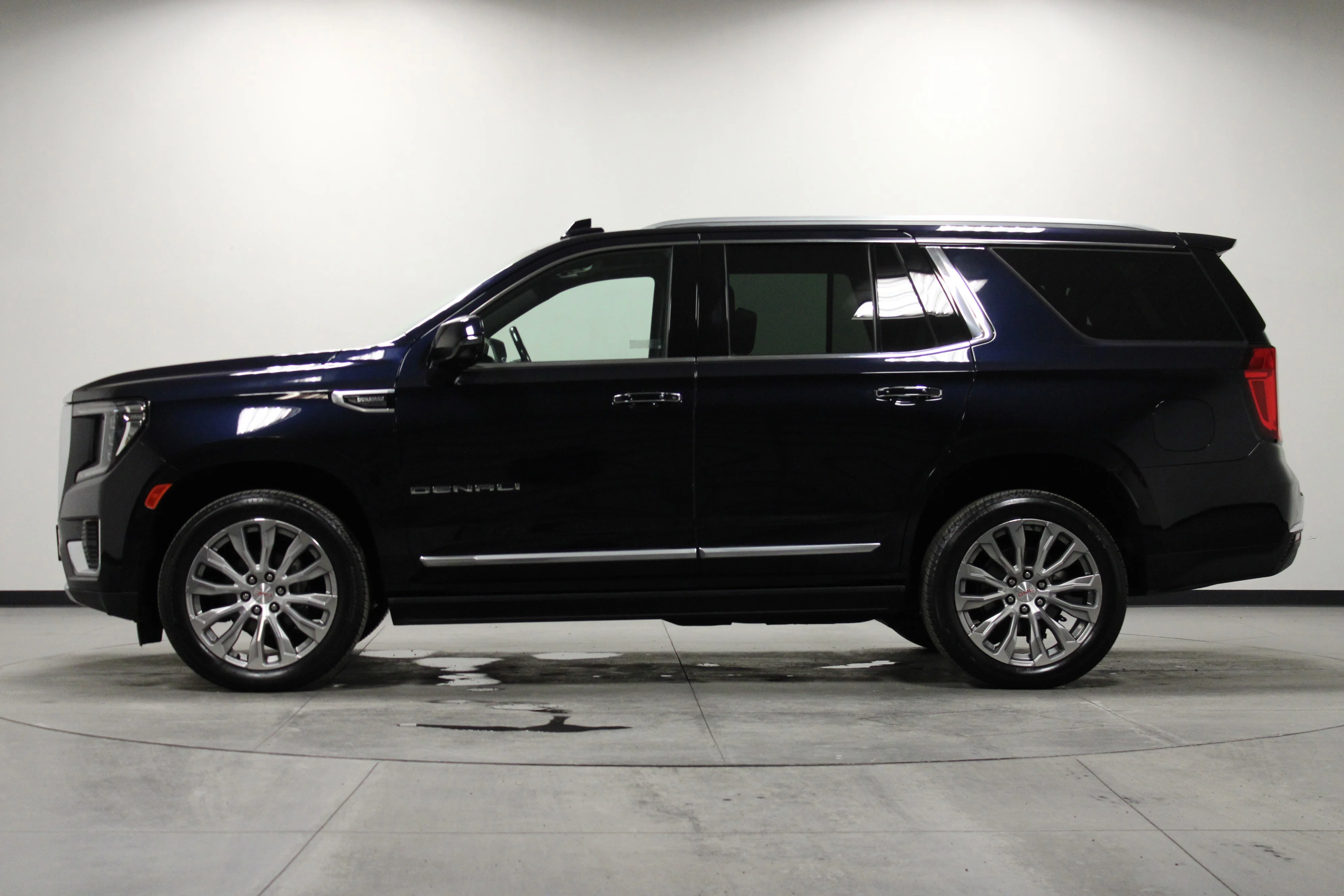 Used 2022 Midnight Blue Metallic GMC Denali image 7