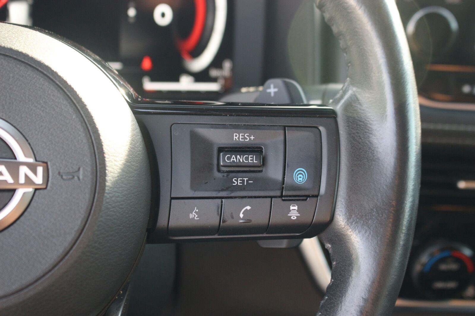 Used 2022 Gold Nissan Platinum image 20