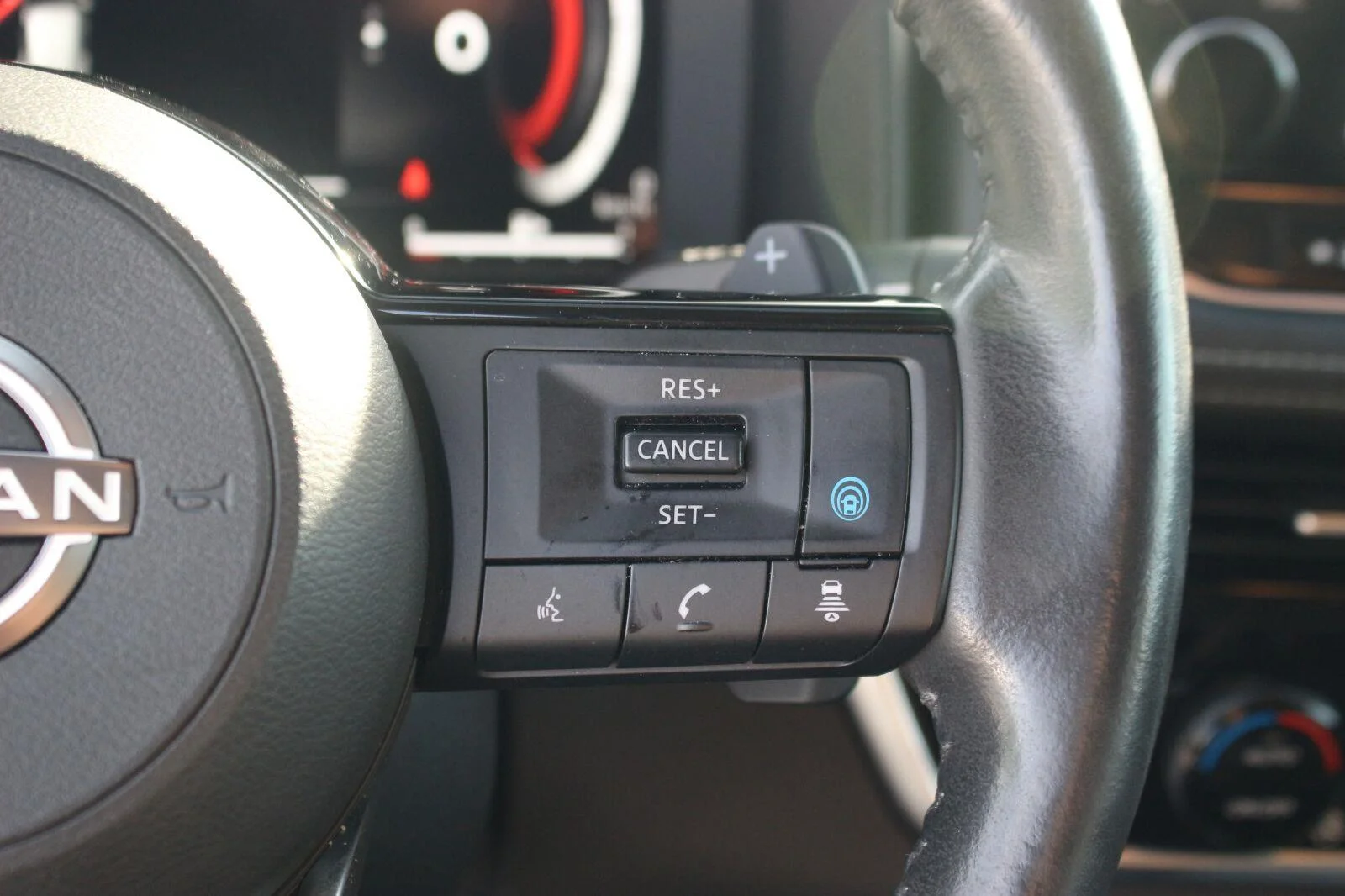 Used 2022 Gold Nissan Platinum image 20