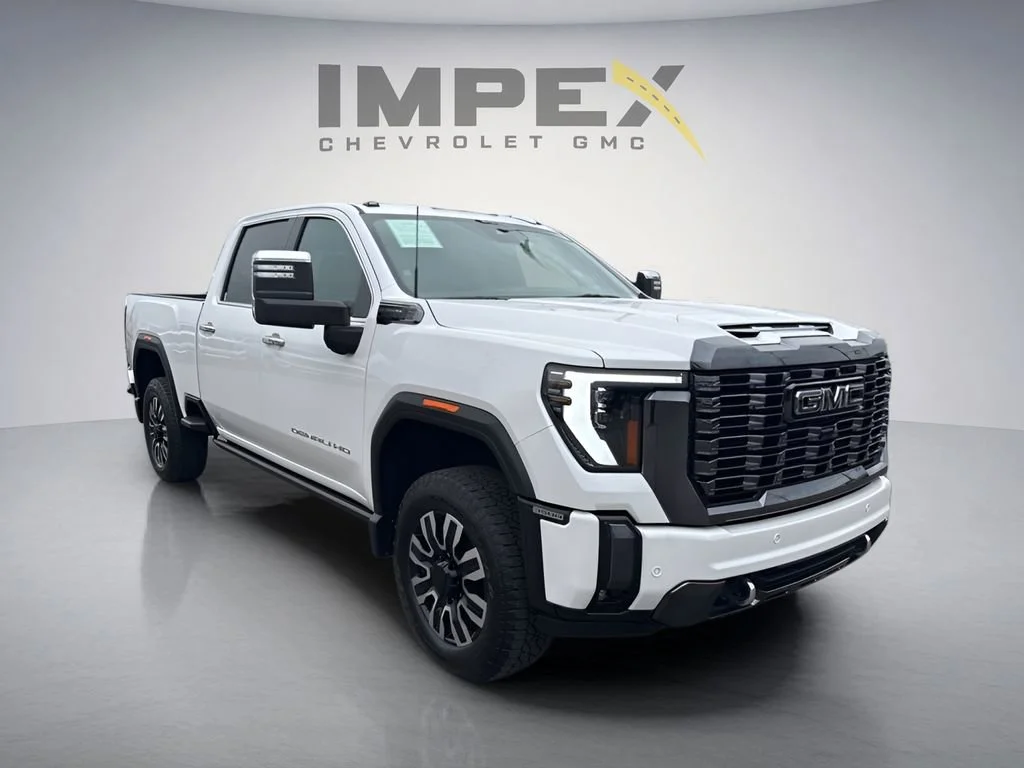 Used 2024 White Frost Tricoat GMC Denali Ultimate image 7