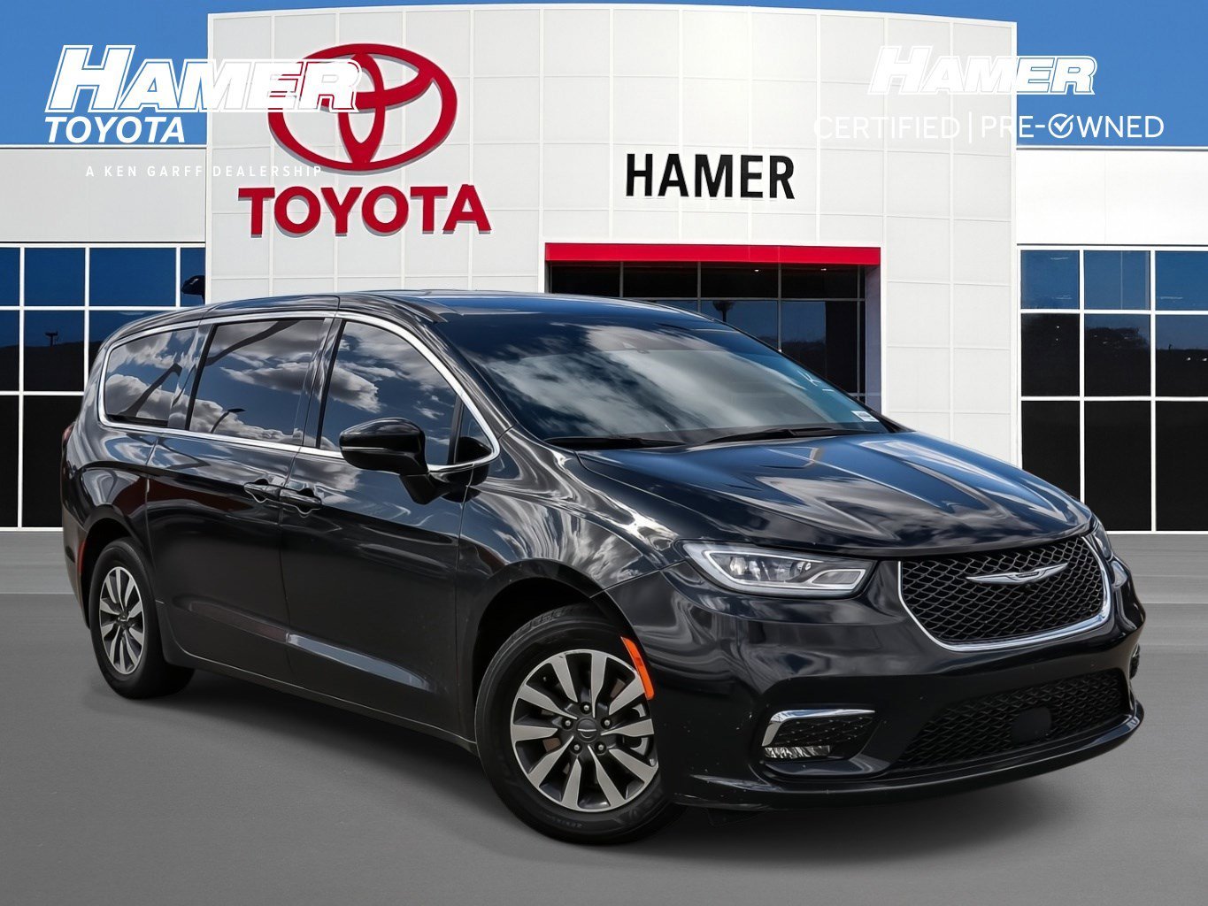 2022 Chrysler Pacifica Hybrid Touring L Hybrid's photo