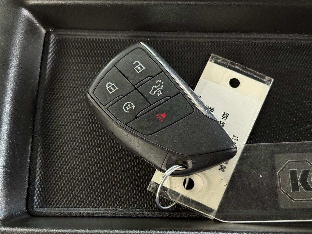 Used 2025 White Chevrolet LT image 36
