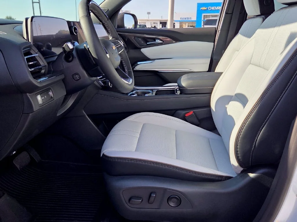 New 2026 Polar White Tricoat Chevrolet High Country image 29