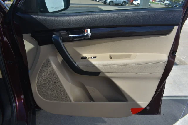 Used 2013 Red Kia LX image 17