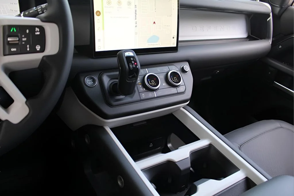2025 Land Rover Defender S - Photo 27