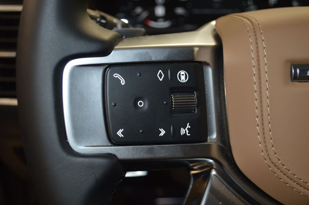 Used 2025 Gray Land Rover Metropolitan Edition image 22