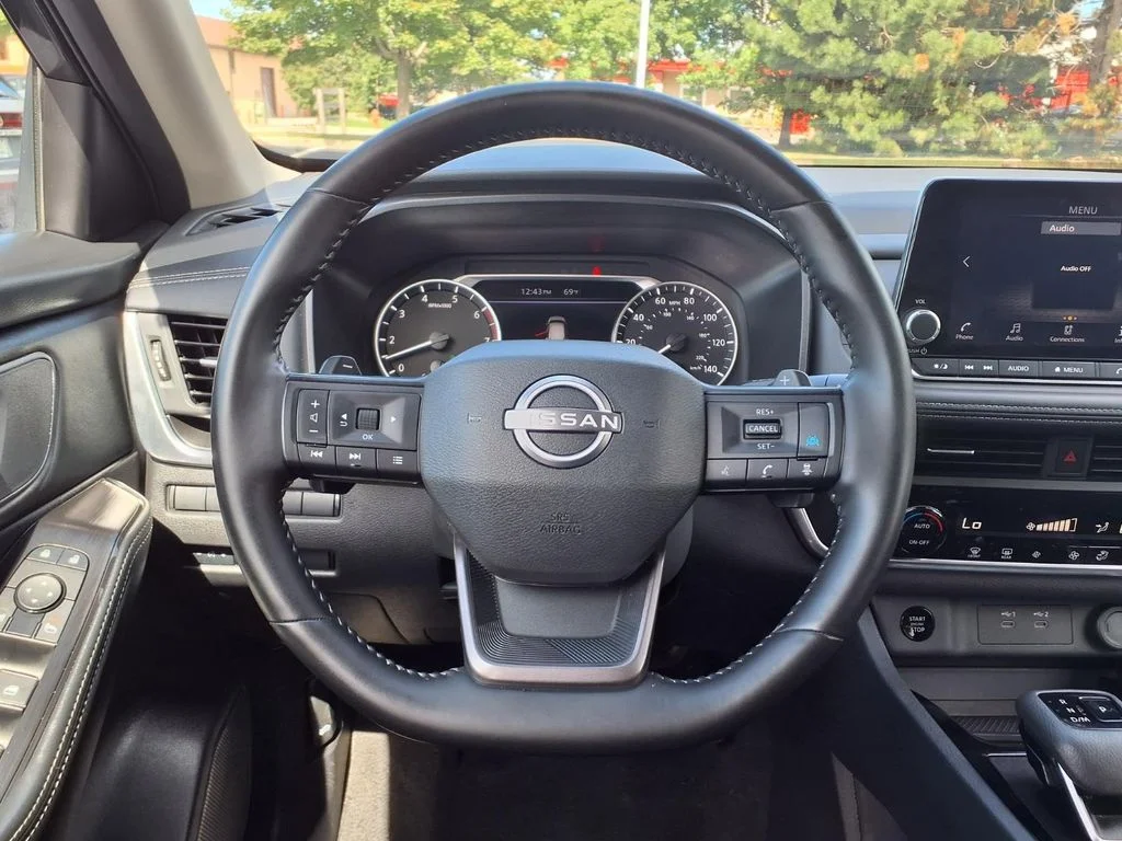 Used 2025 Super Black Nissan SV image 14