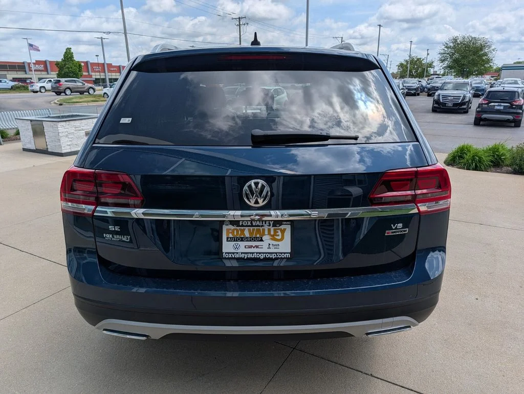 Used 2019 Blue Volkswagen 3.6L V6 SE image 4