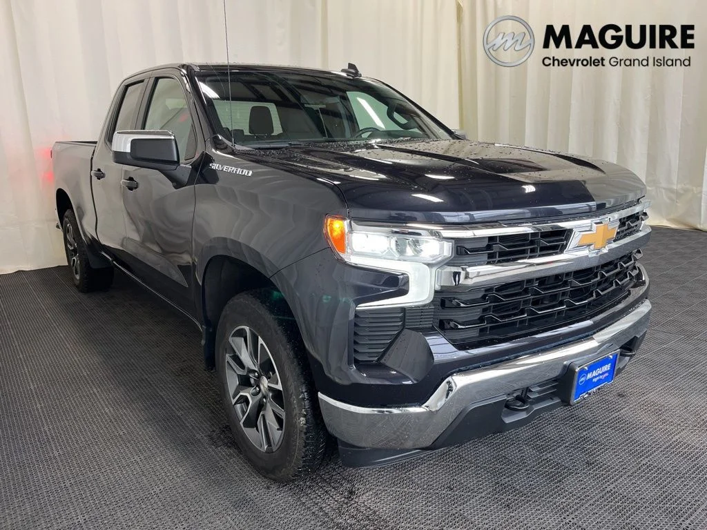 Used 2022 Gray Chevrolet LT image 27