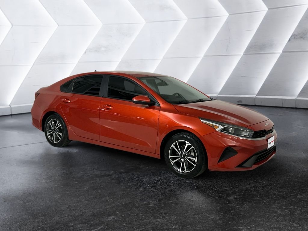 Used 2023 Red Kia LXS image 1