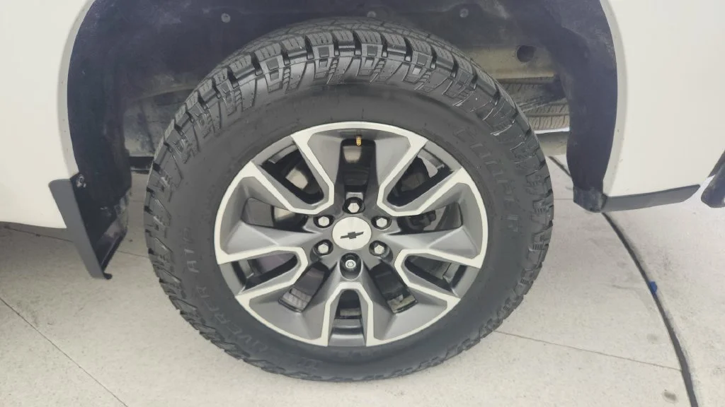 Used 2022 SUMMIT WHITE Chevrolet RST image 27