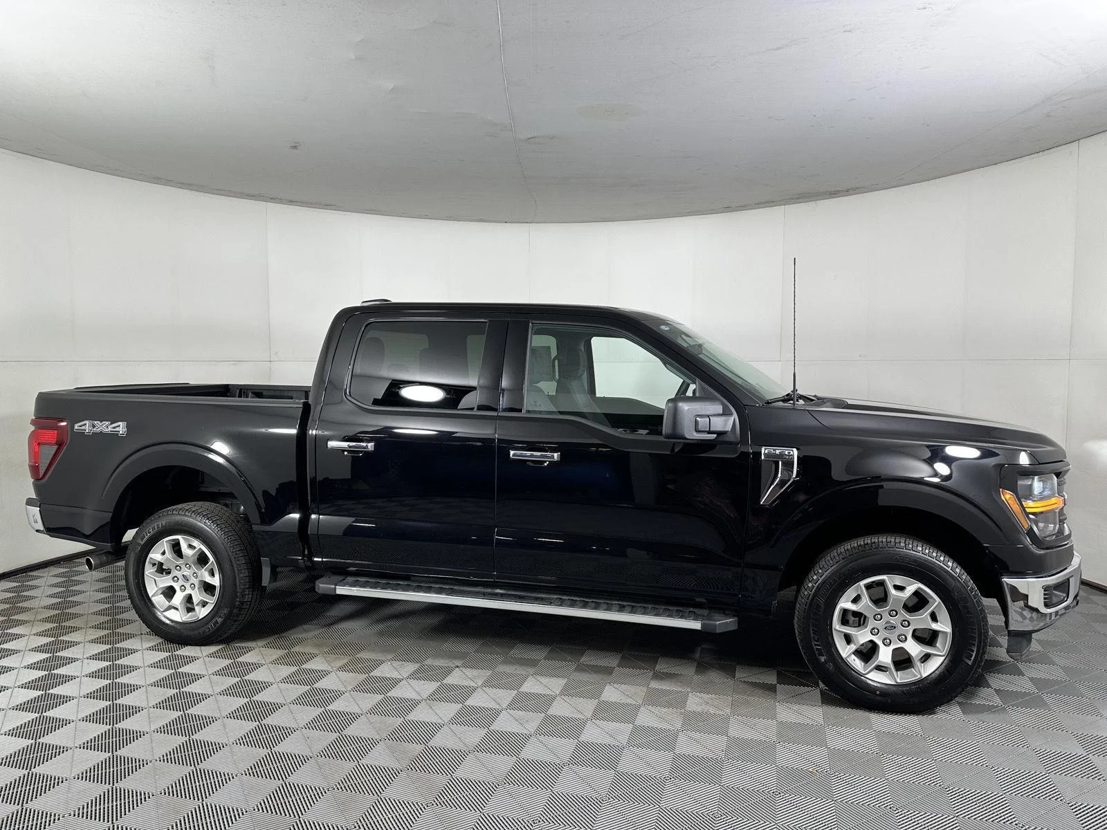 Used 2025 Agate Black Ford XLT image 13