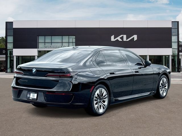 Used 2023 Black BMW xDrive60 image 8