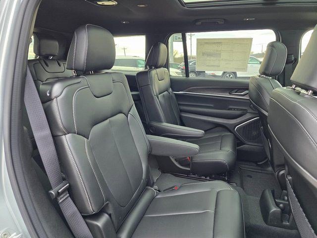 New 2026 Silver Zynith Exterior Paint Jeep Limited image 14