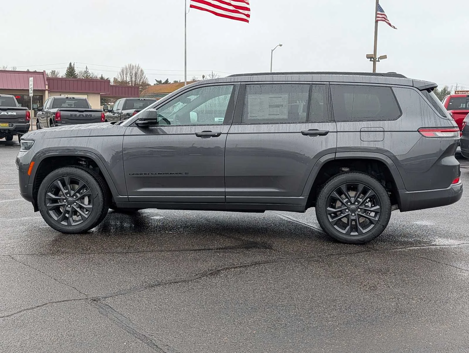 New 2026 Baltic Gray Metallic Clear-Coat Exterior Paint Jeep Limited Reserve image 4