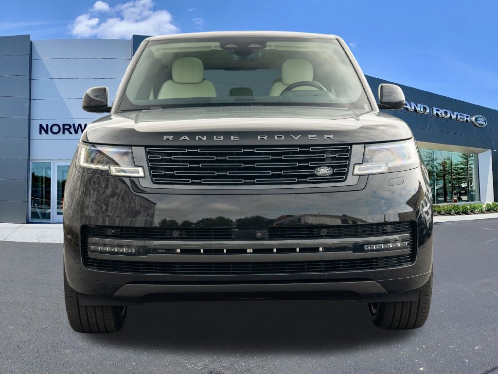 New 2026 Santorini Black Land Rover SE image 2
