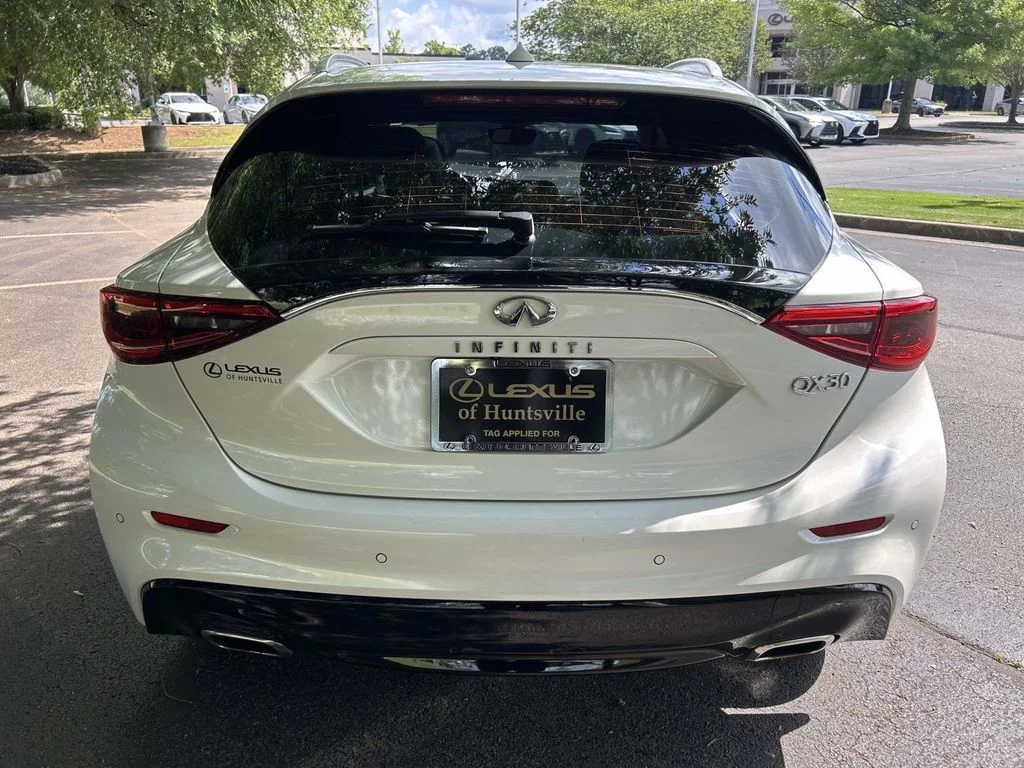 Used 2018 White INFINITI Premium image 3