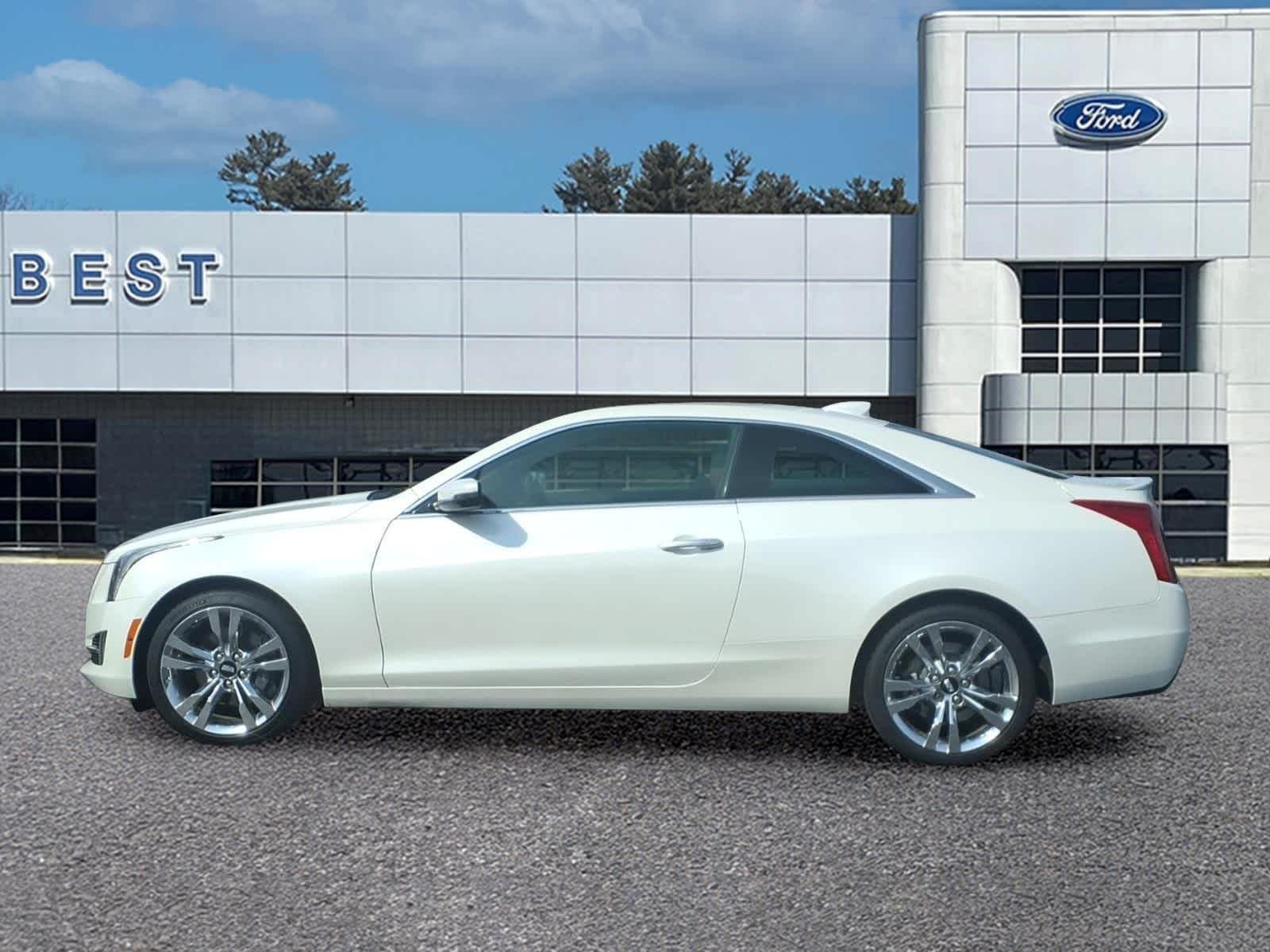 Used 2017 Crystal White Tricoat Cadillac Luxury AWD image 2