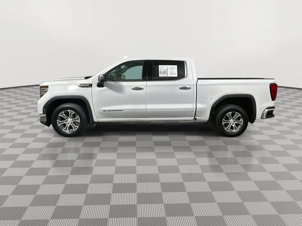 Used 2024 White GMC SLT image 5