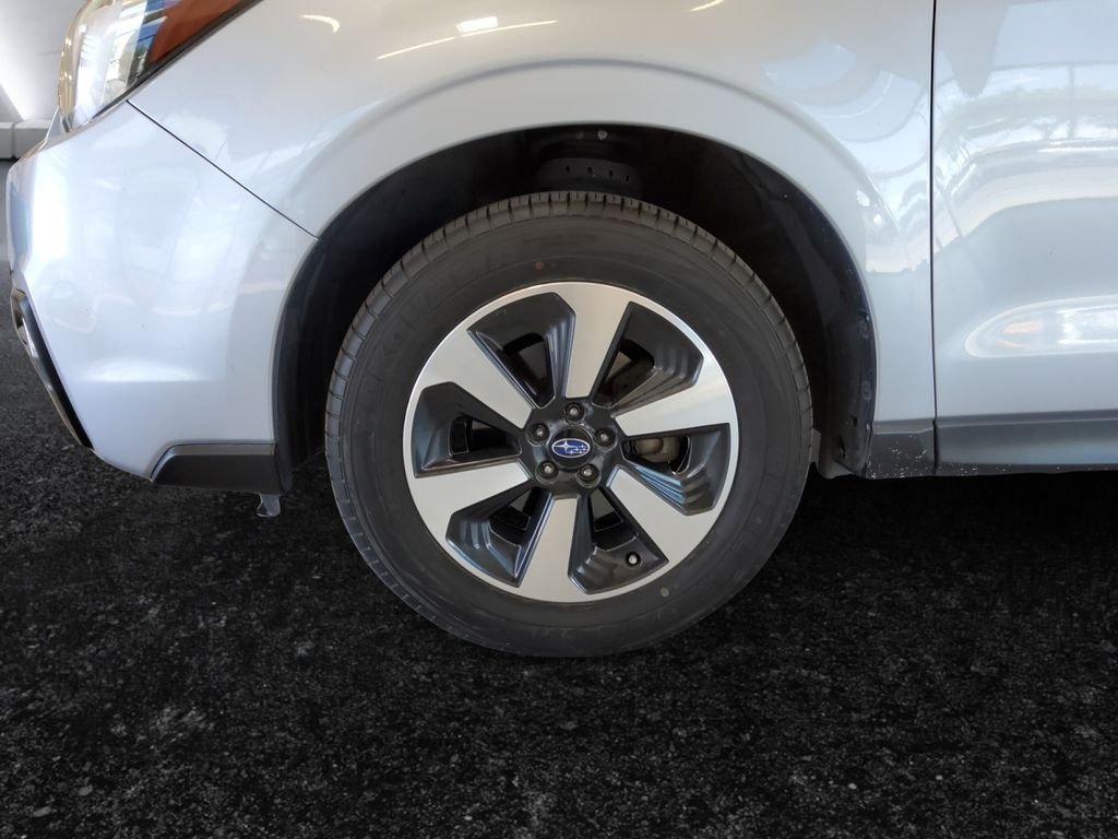Used 2018 Silver Subaru 2.5i Premium image 27