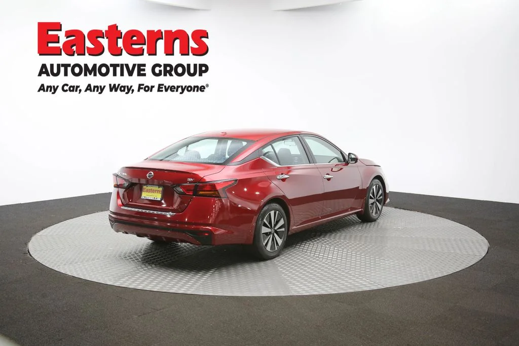Used 2022 Red Nissan 2.5 SV image 37