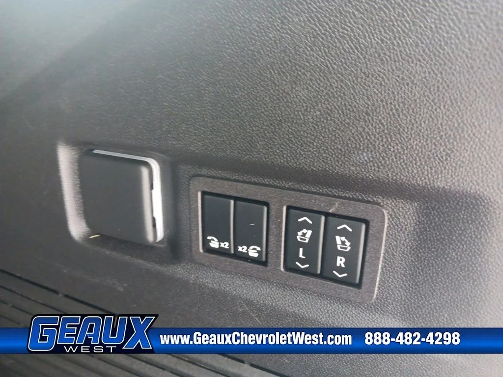Used 2024 Gray Chevrolet Z71 image 28