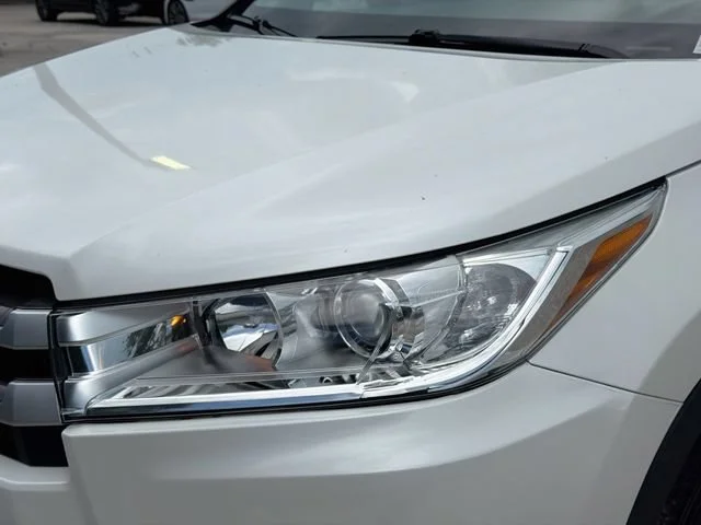 Used 2018 Blizzard Pearl Toyota XLE image 9
