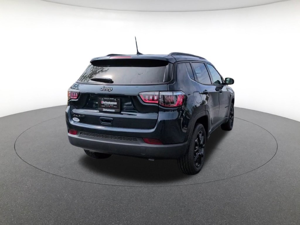 New 2026 Fathom Blue Pearl-Coat Exterior Paint Jeep Latitude image 7