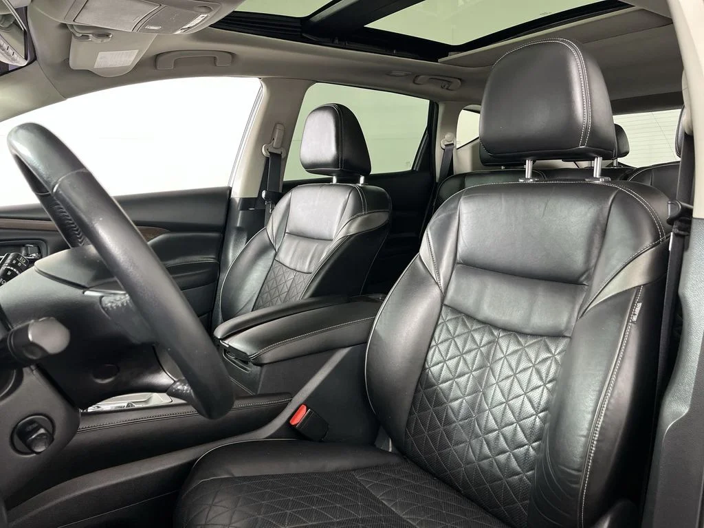 Used 2019 Silver Nissan Platinum image 11