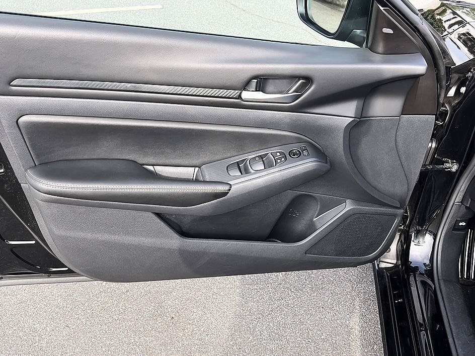 Used 2025 Super Black Nissan SV image 19