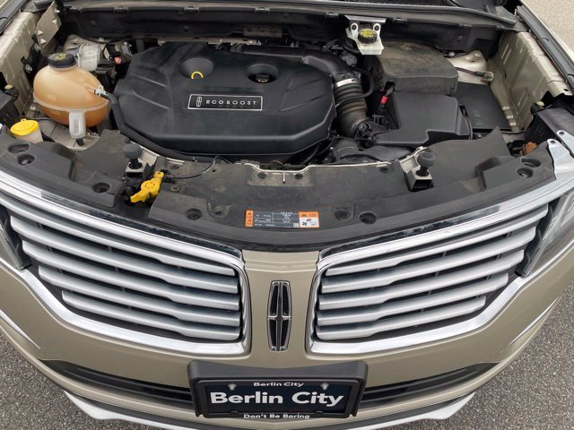 Used 2017 White Gold Metallic Lincoln Select image 9