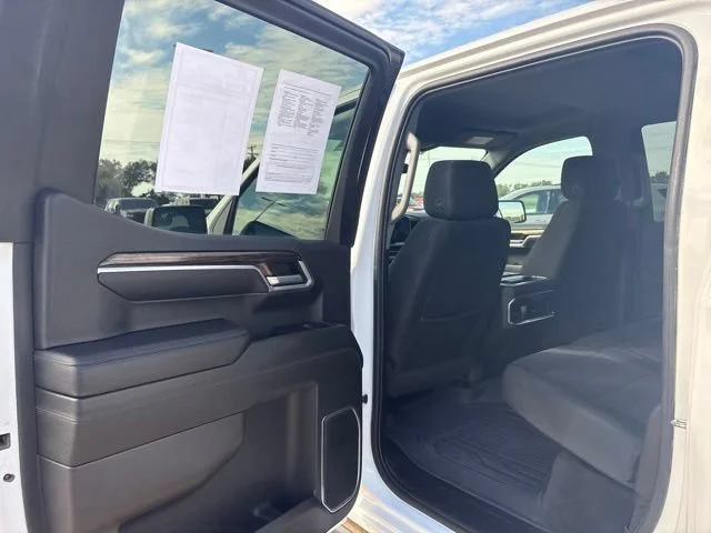 Used 2022 SUMMIT WHITE GMC Elevation image 29