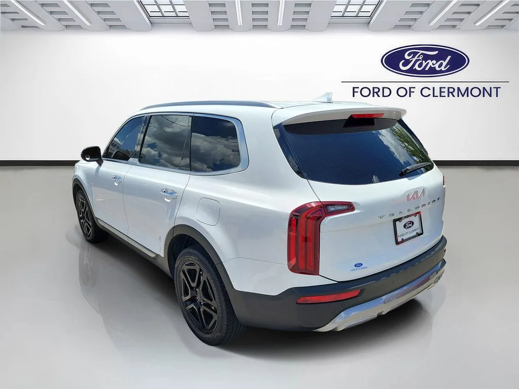 Used 2022 Glacial White Pearl Kia S image 3